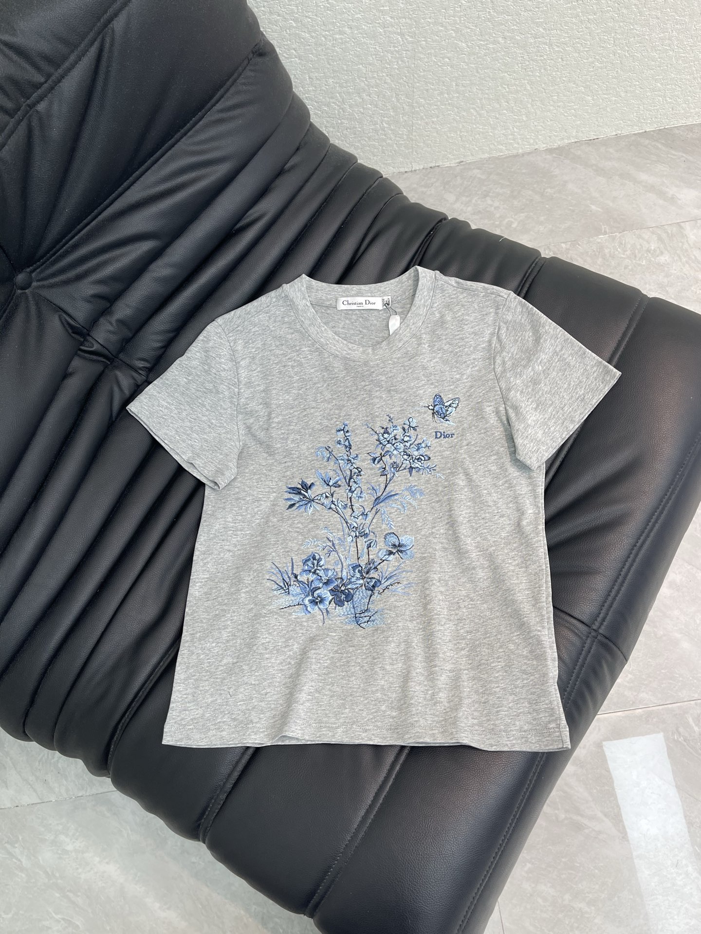 Women's short sleeves